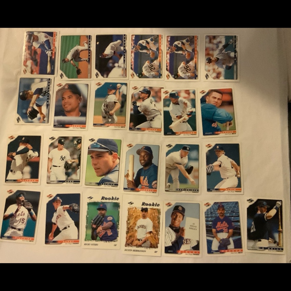 Bundle of Baseball Cards Lot 412